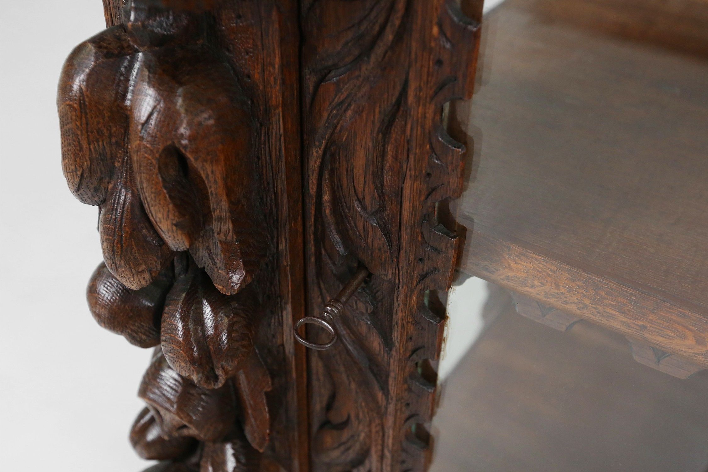 Richly decorated baroque style display case in oak, Belgium 20th centurythumbnail